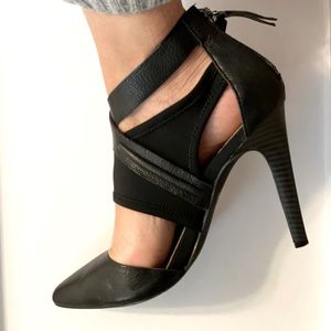 Joe’s Jean black leather & neoprene Stiletto 7.5